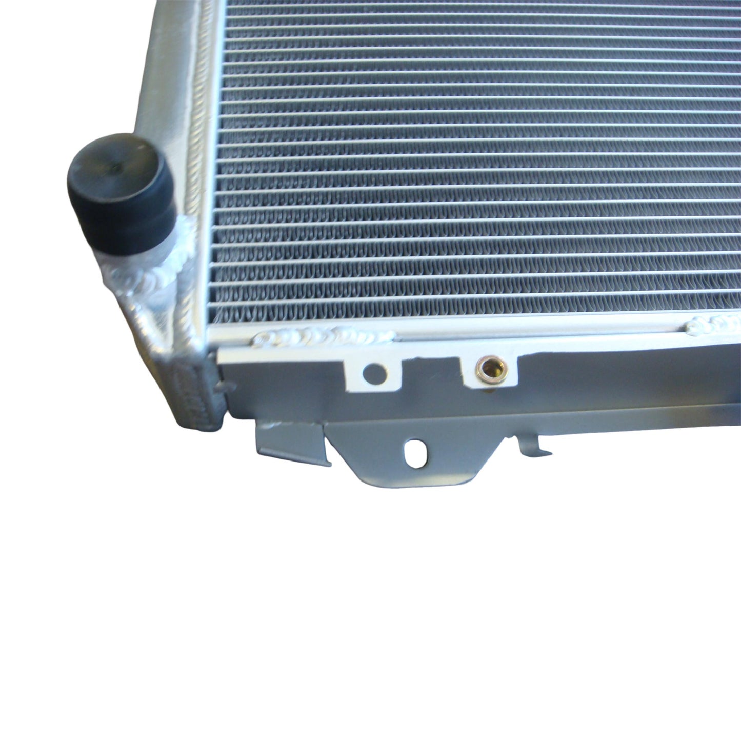 Left side profile of the all-aluminum radiator for the Toyota Hilux Surf LN130, highlighting the robust TIG-welded end tanks for off-road durability.