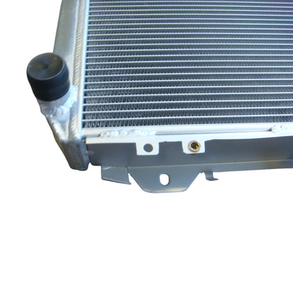 Left side profile of the all-aluminum radiator for the Toyota Hilux Surf LN130, highlighting the robust TIG-welded end tanks for off-road durability.